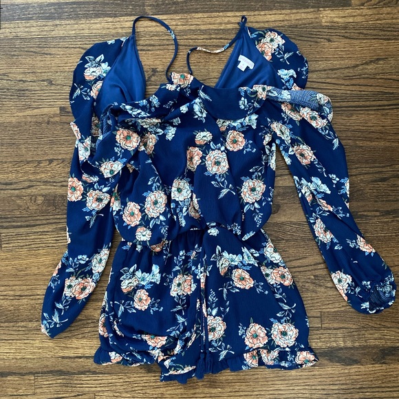 Floral romper size Medium - Picture 1 of 2